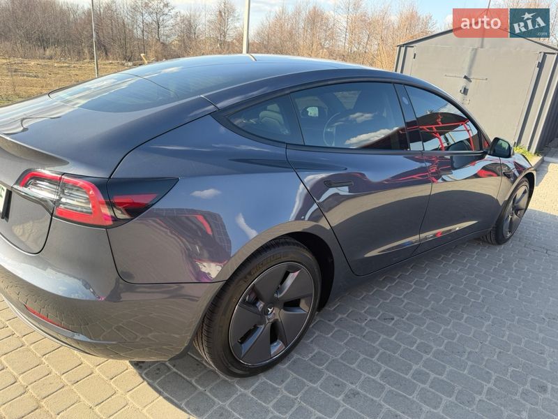 Седан Tesla Model 3 2023 в Яворові