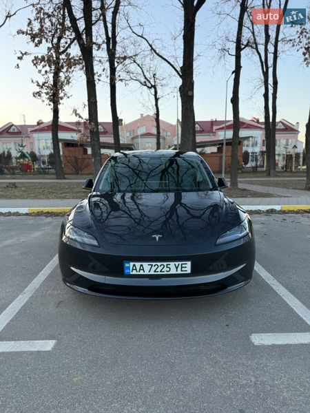 Седан Tesla Model 3 2025 в Києві