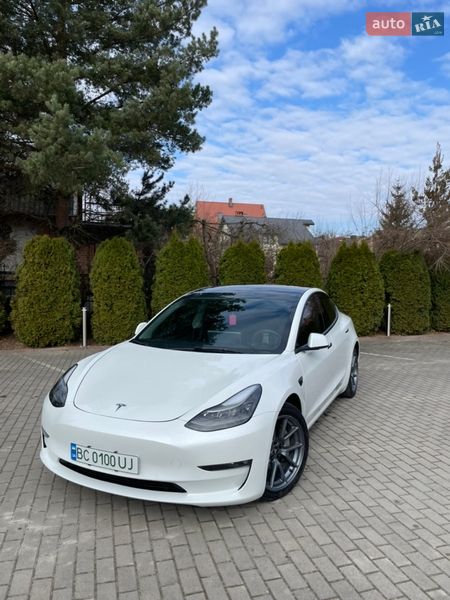 Седан Tesla Model 3 2022 в Львові