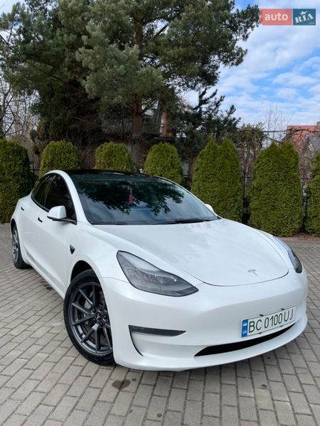 Седан Tesla Model 3 2022 в Львові