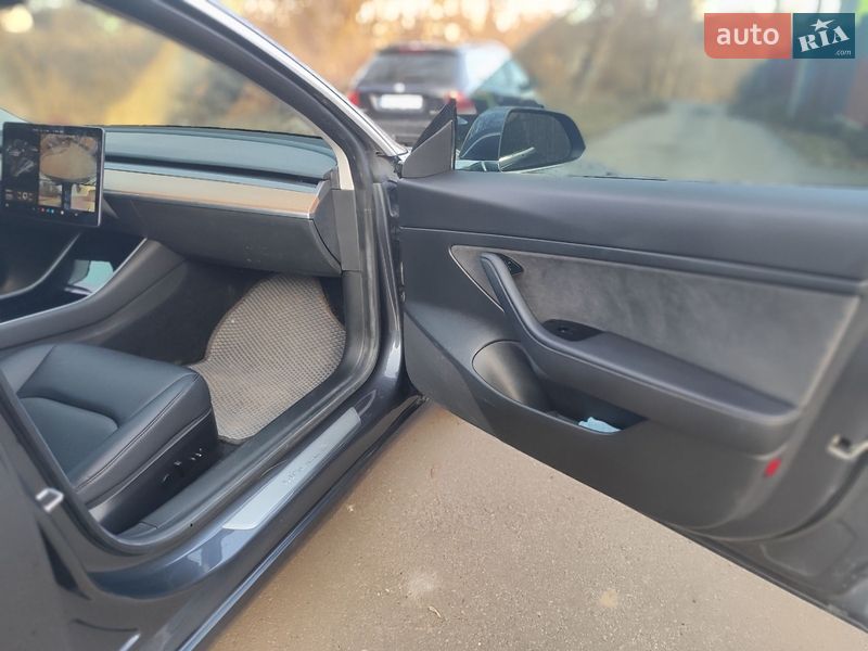 Седан Tesla Model 3 2020 в Киеве