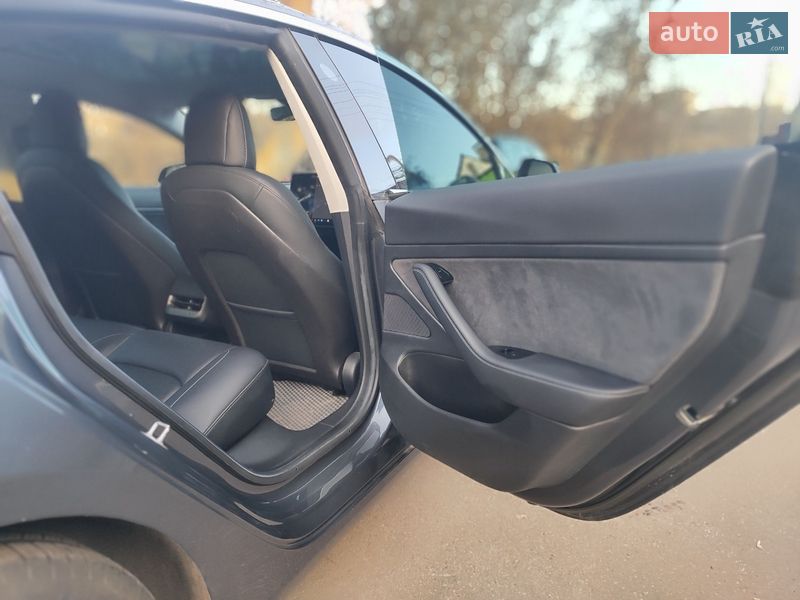 Седан Tesla Model 3 2020 в Киеве