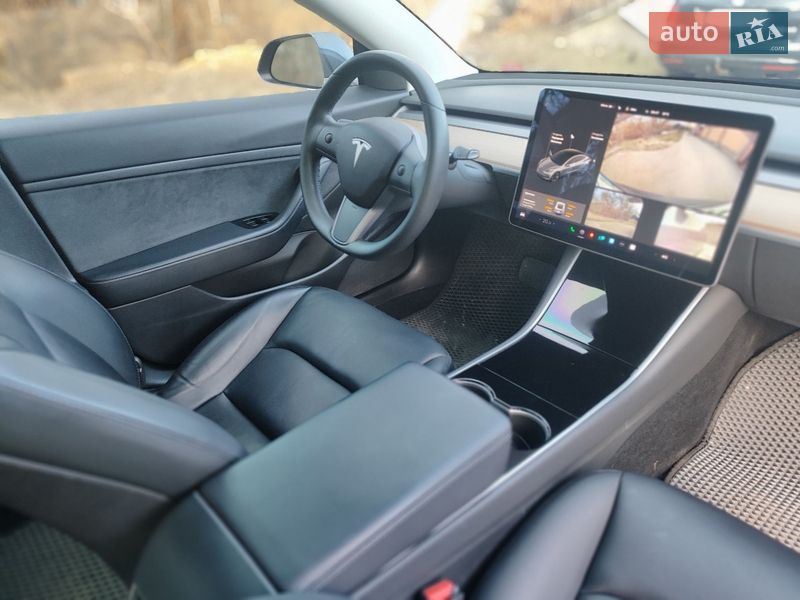 Седан Tesla Model 3 2020 в Киеве