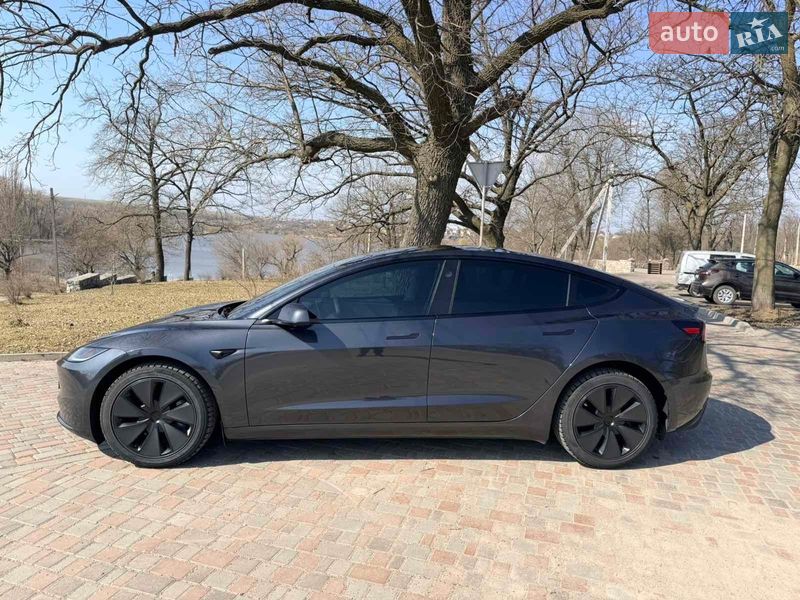 Седан Tesla Model 3 2024 в Кропивницькому