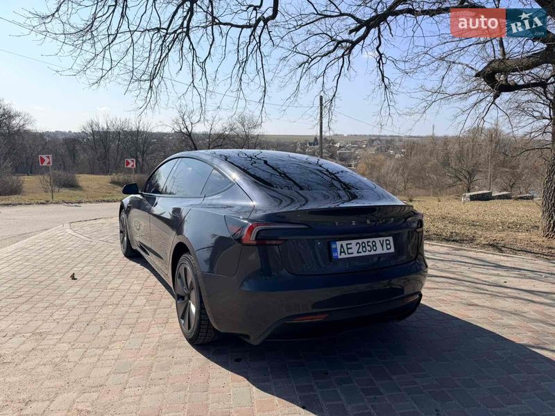 Седан Tesla Model 3 2024 в Кропивницькому
