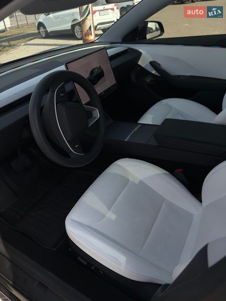 Седан Tesla Model 3 2025 в Києві