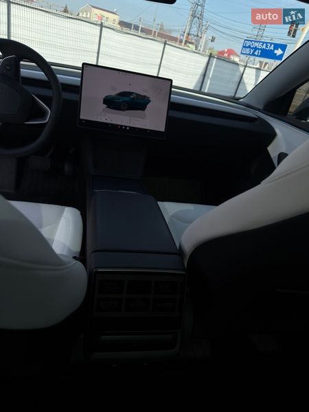 Седан Tesla Model 3 2025 в Києві