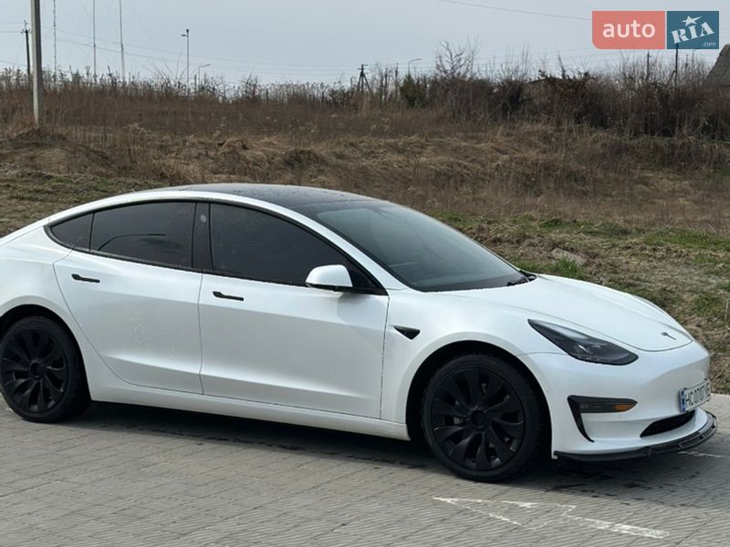 Седан Tesla Model 3 2022 в Яворове