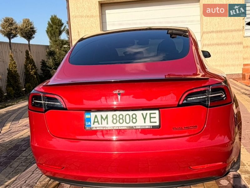 Седан Tesla Model 3 2022 в Виннице
