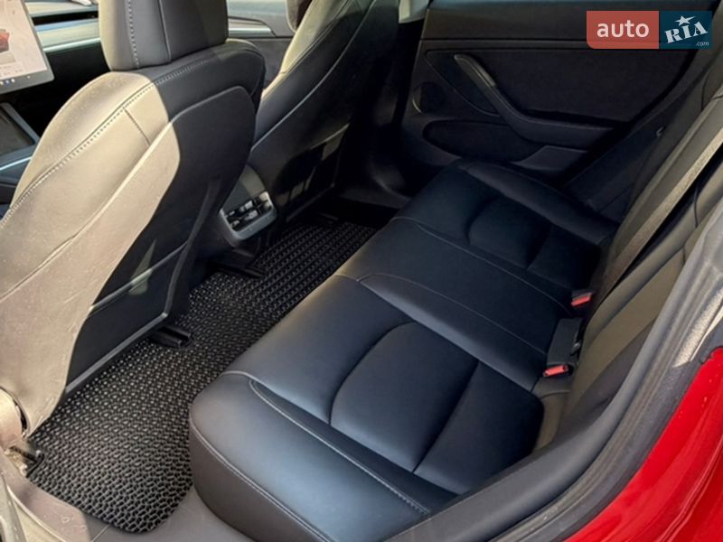 Седан Tesla Model 3 2022 в Виннице