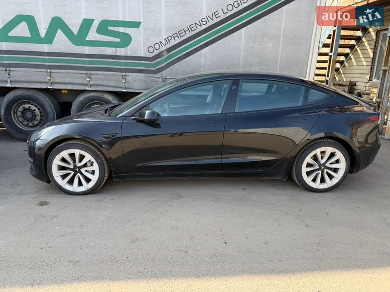 Седан Tesla Model 3 2021 в Киеве