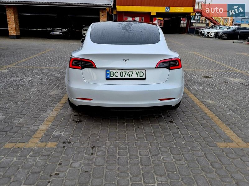 Седан Tesla Model 3 2019 в Львове