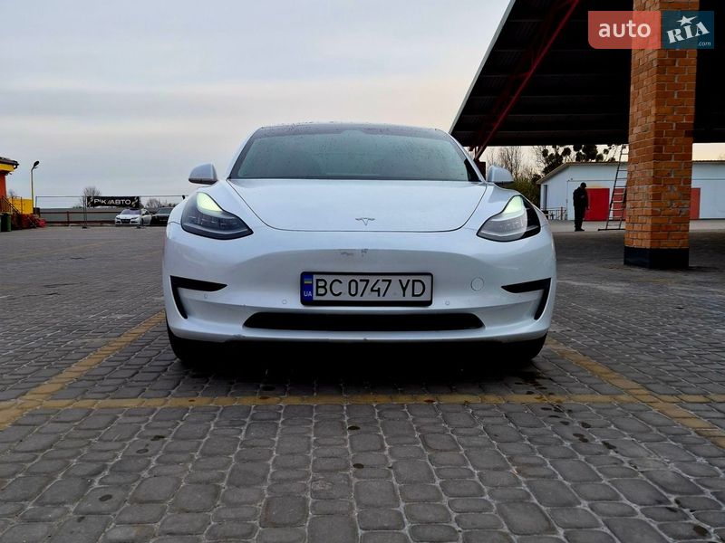 Седан Tesla Model 3 2019 в Львове