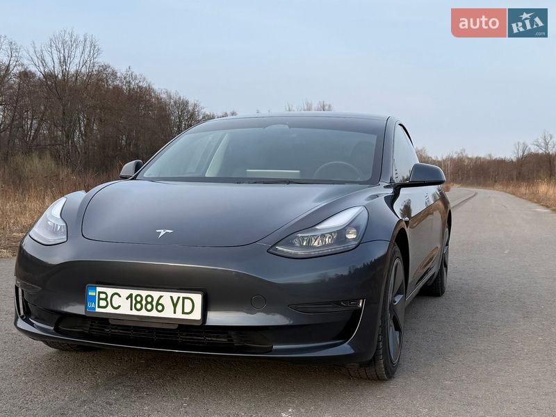 Седан Tesla Model 3 2023 в Трускавце