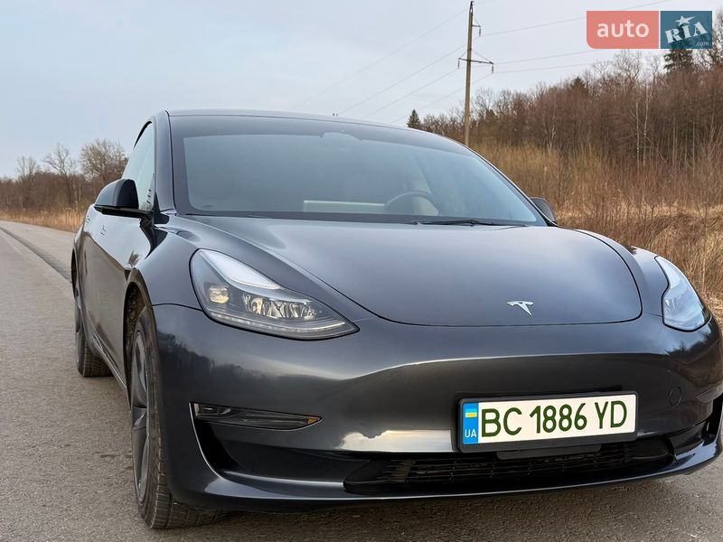 Седан Tesla Model 3 2023 в Трускавце