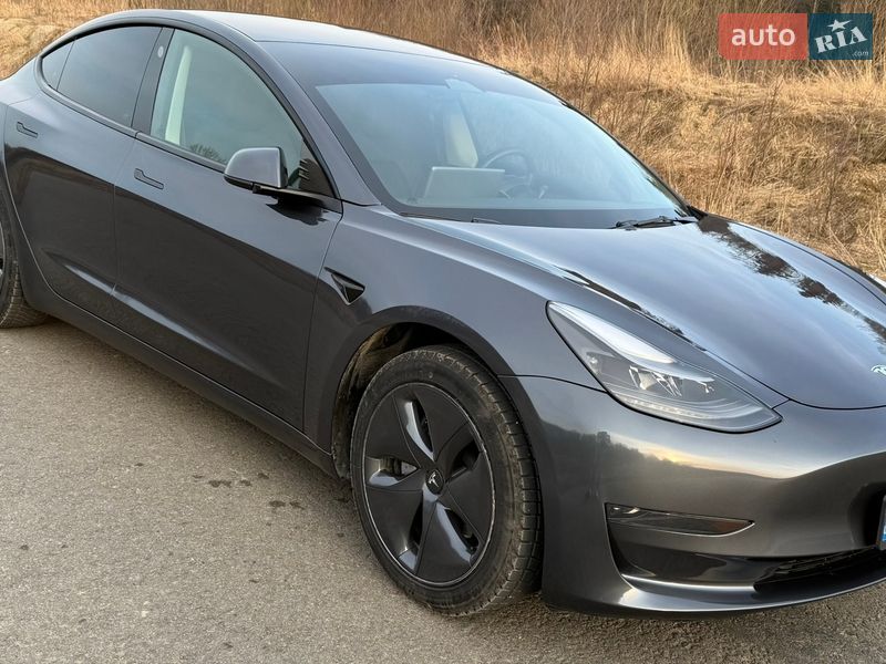 Седан Tesla Model 3 2023 в Трускавце