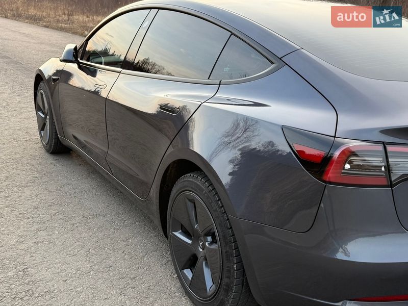 Седан Tesla Model 3 2023 в Трускавце