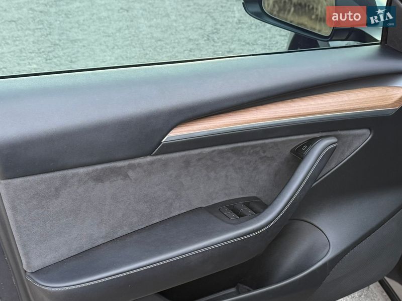 Седан Tesla Model 3 2023 в Трускавце