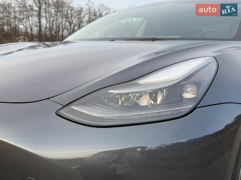 Седан Tesla Model 3 2023 в Трускавце