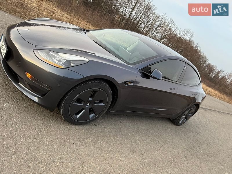 Седан Tesla Model 3 2023 в Трускавце