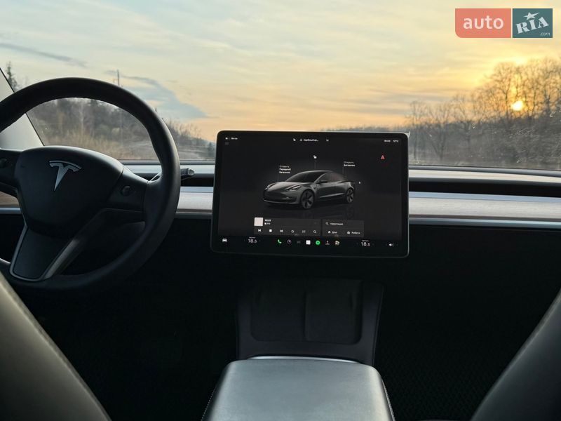 Седан Tesla Model 3 2023 в Трускавце