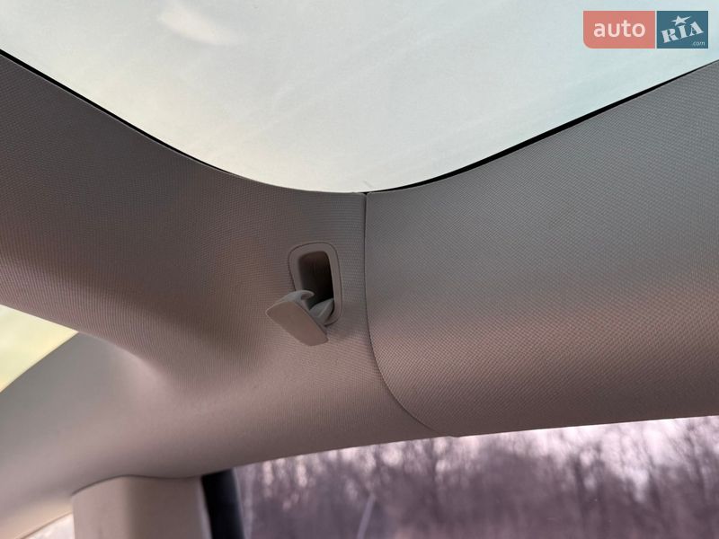 Седан Tesla Model 3 2023 в Трускавце