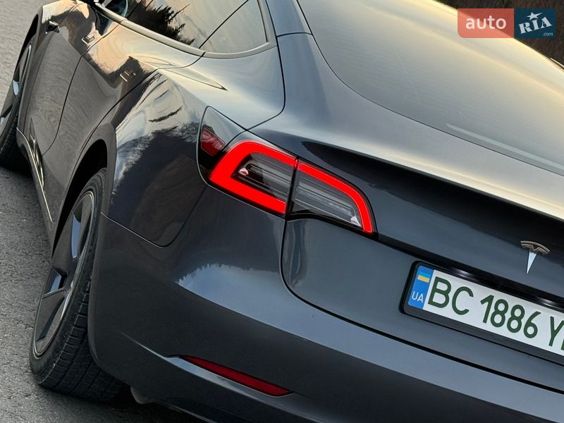 Седан Tesla Model 3 2023 в Трускавце