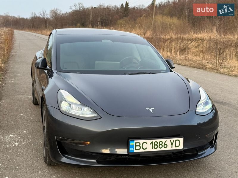 Седан Tesla Model 3 2023 в Трускавце