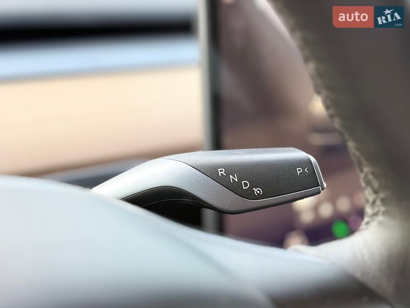 Седан Tesla Model 3 2023 в Трускавце