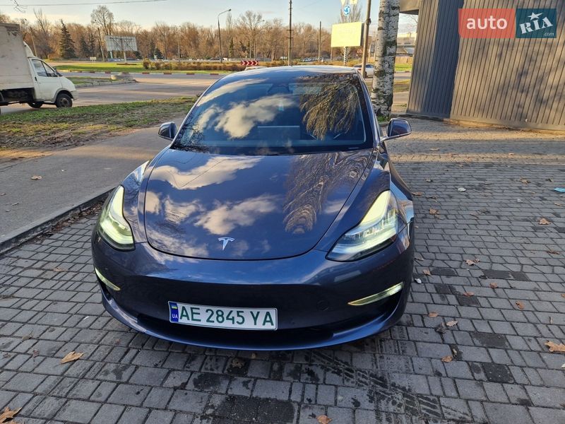 Tesla Model 3 2020