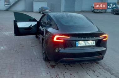 Седан Tesla Model 3 2025 в Сарнах