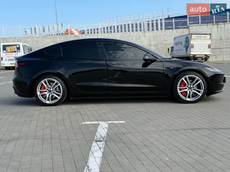 Седан Tesla Model 3 2024 в Одесі