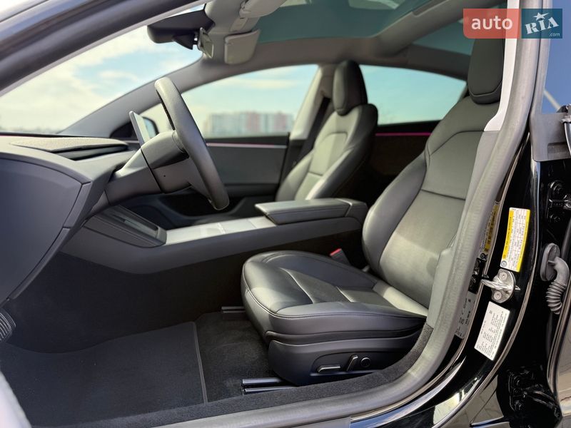 Седан Tesla Model 3 2024 в Одесі