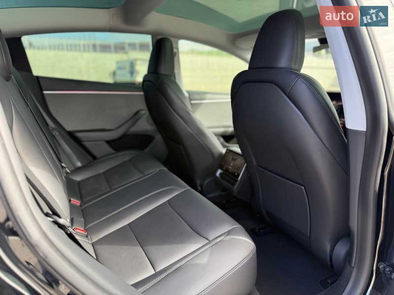 Седан Tesla Model 3 2024 в Одесі
