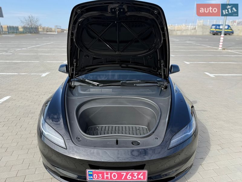 Седан Tesla Model 3 2024 в Одесі