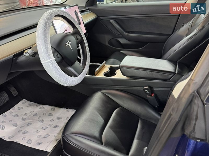 Седан Tesla Model 3 2019 в Киеве