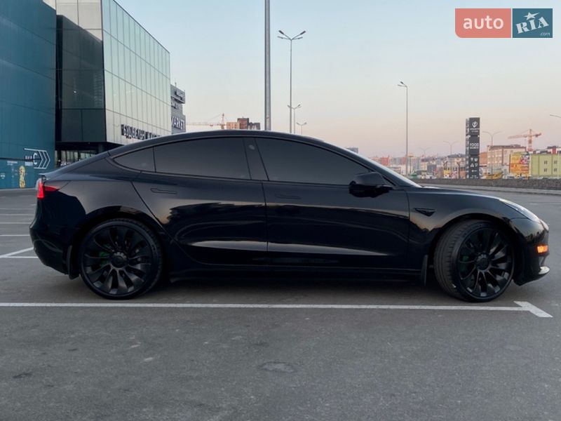 Седан Tesla Model 3 2023 в Киеве