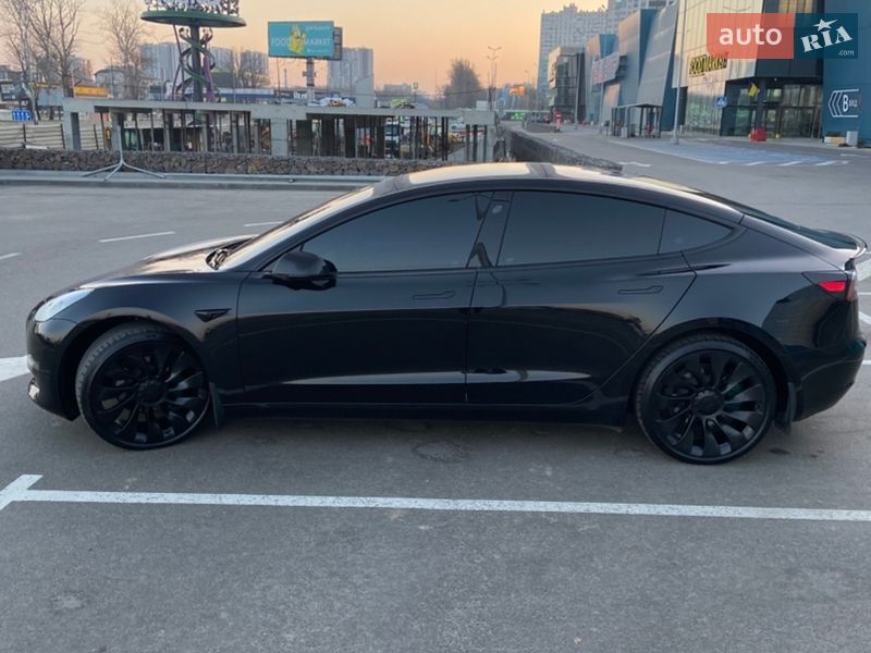 Седан Tesla Model 3 2023 в Киеве