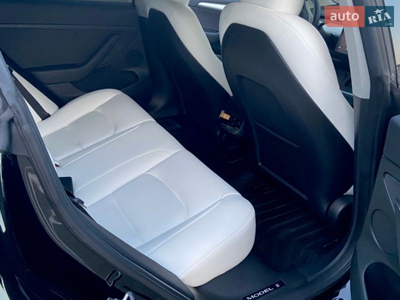 Седан Tesla Model 3 2023 в Киеве