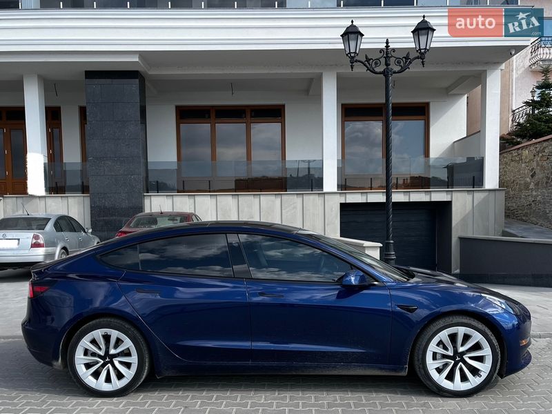Седан Tesla Model 3 2023 в Тернополе