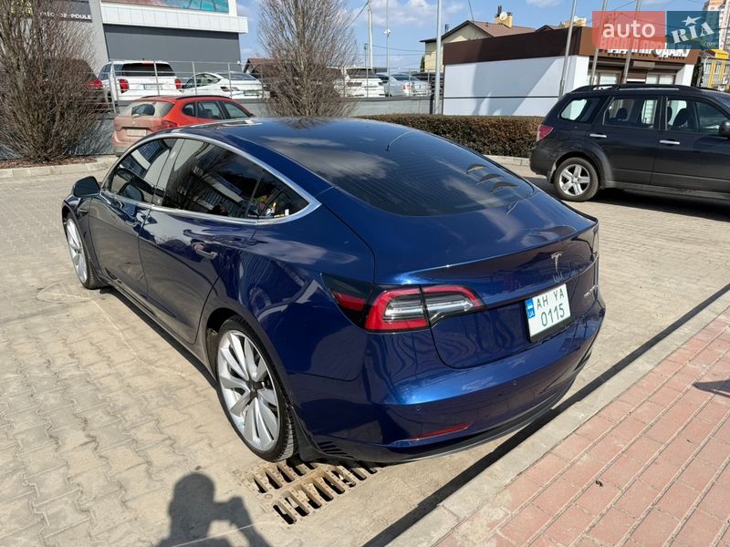 Седан Tesla Model 3 2018 в Ирпене