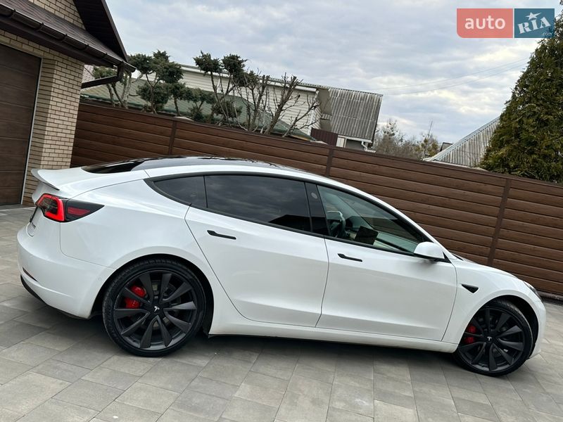 Седан Tesla Model 3 2020 в Коростені
