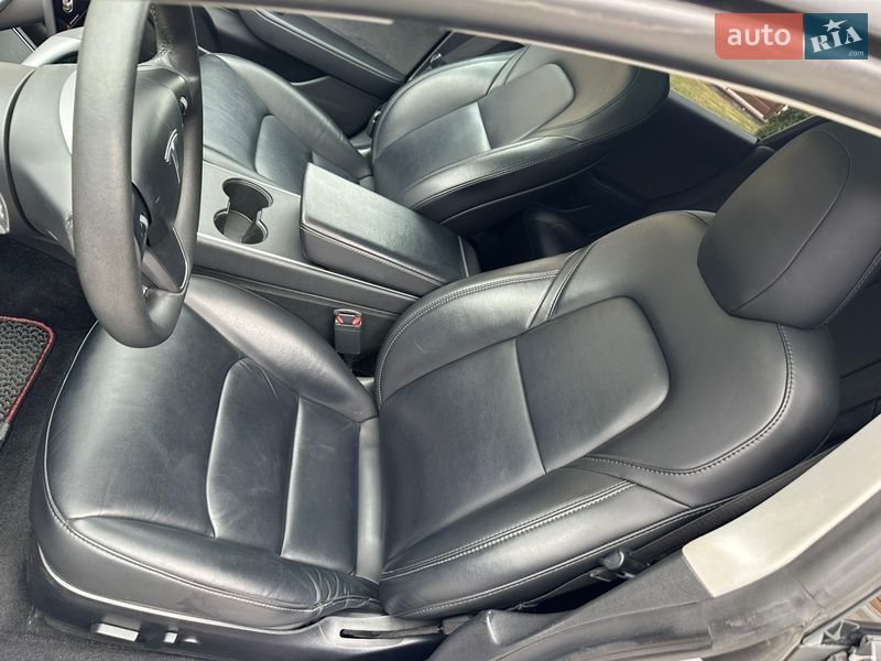 Седан Tesla Model 3 2020 в Коростені