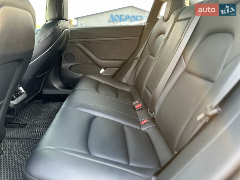 Седан Tesla Model 3 2022 в Луцке