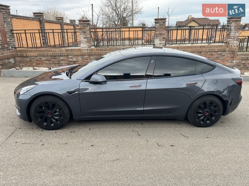 Седан Tesla Model 3 2023 в Полтаві