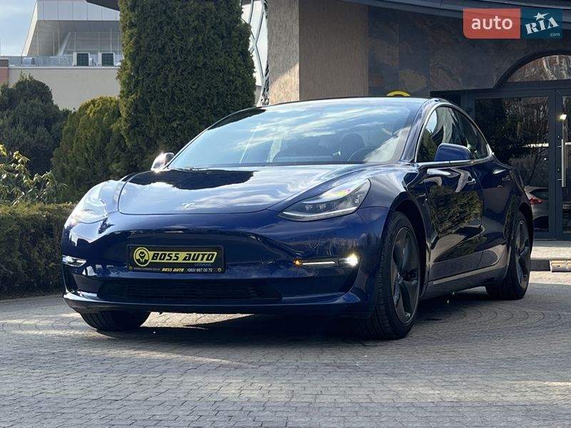 Седан Tesla Model 3 2019 в Львове