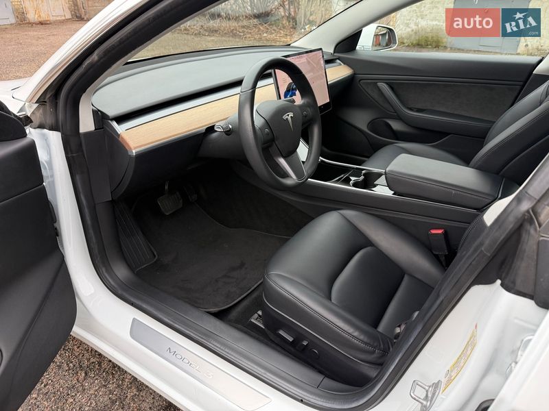 Седан Tesla Model 3 2018 в Киеве