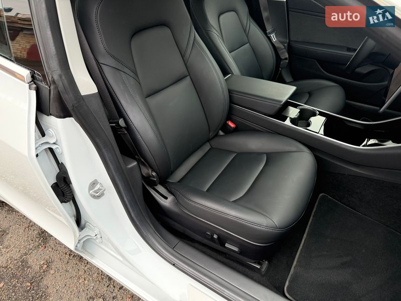 Седан Tesla Model 3 2018 в Киеве