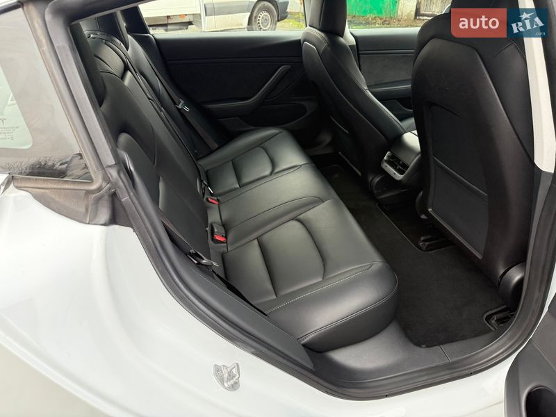 Седан Tesla Model 3 2018 в Киеве