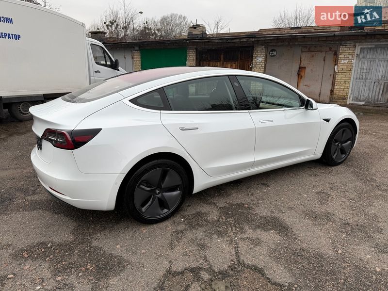 Седан Tesla Model 3 2018 в Киеве